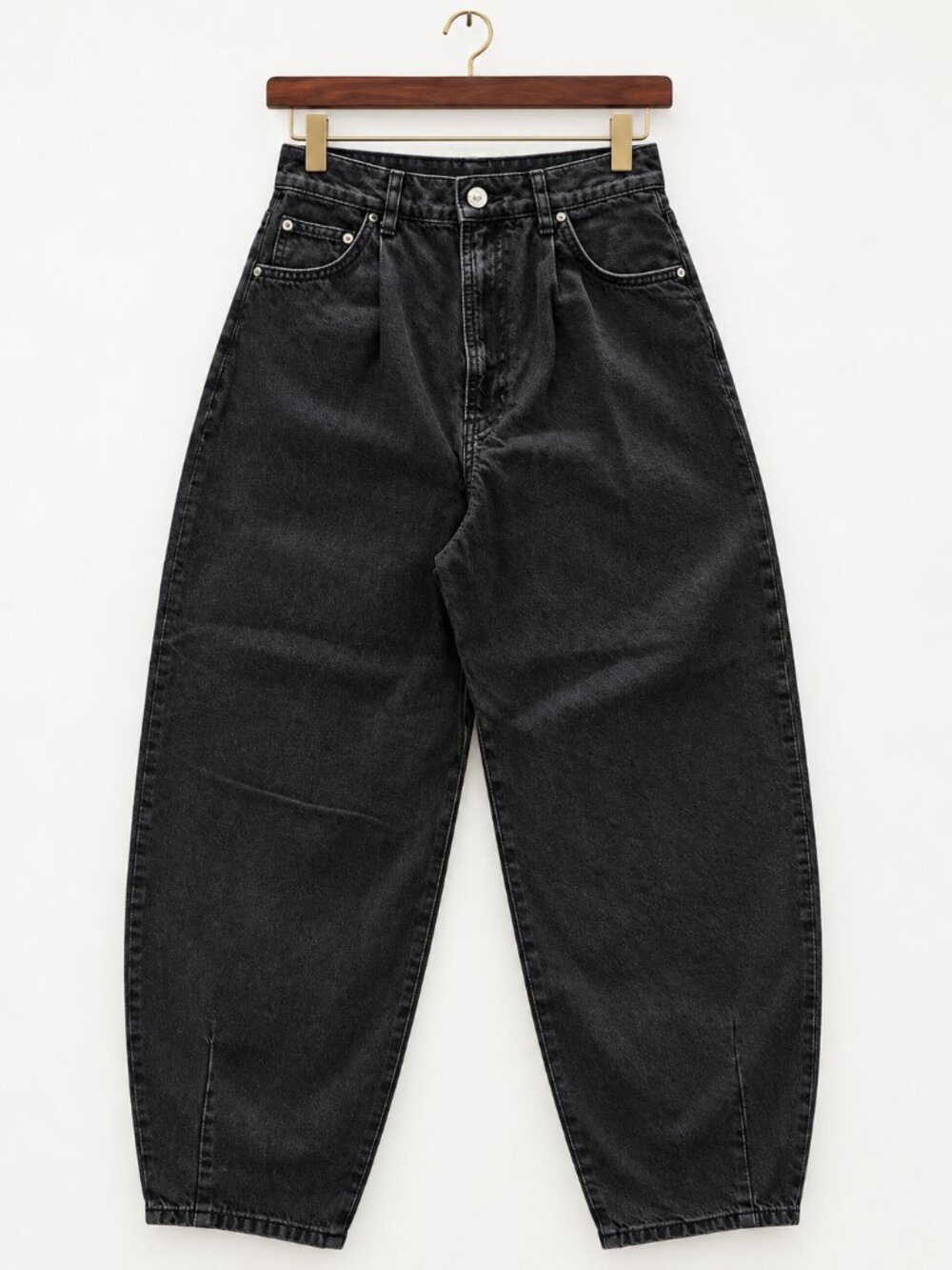 ZARA High Rise Barrel Black Jeans Size 4 Washed Denim Tapered Leg
